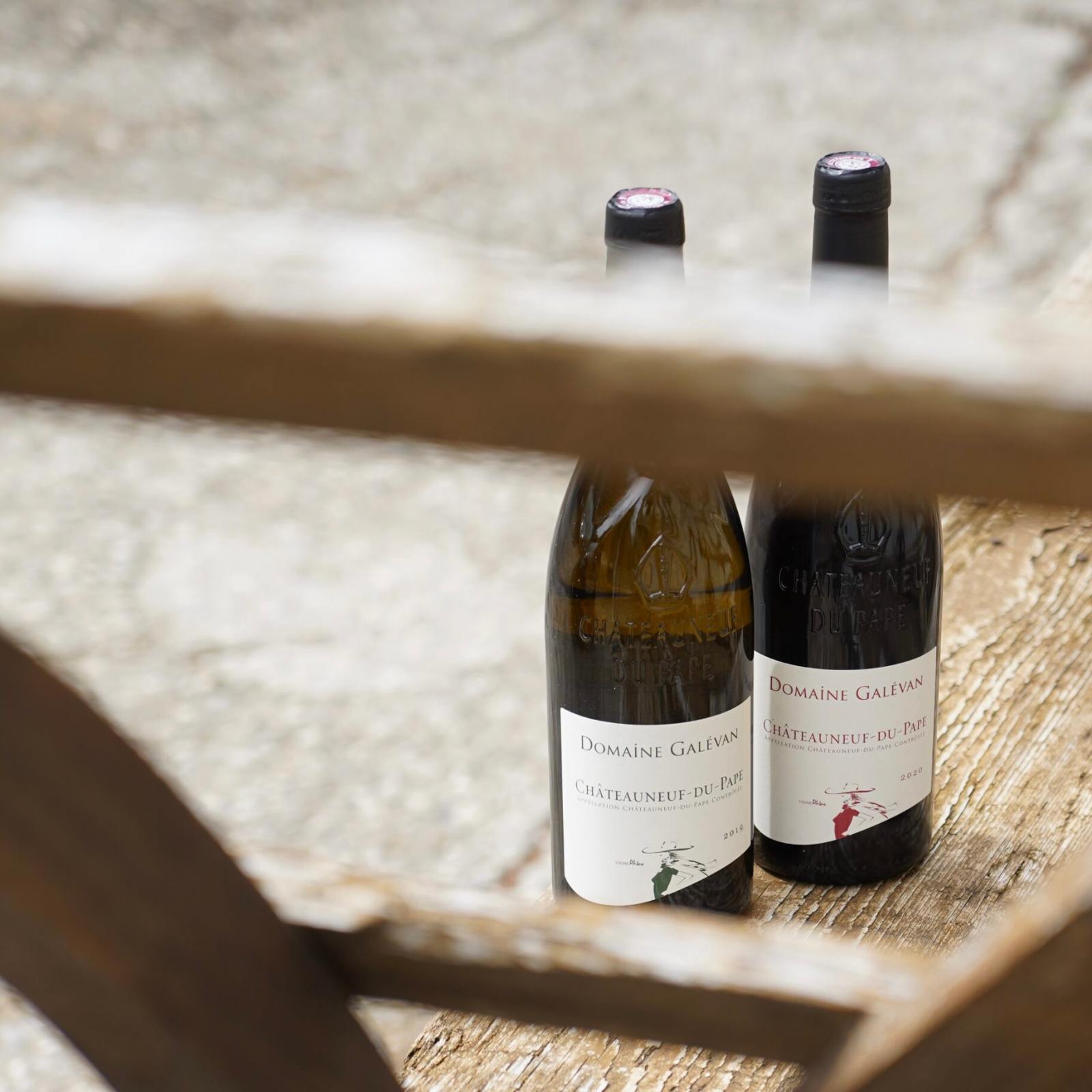 Châteauneuf-du-Pape, Rouge 2022, serviert, Szene