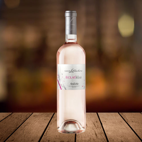 Éclat Ardèche Rosé, serviert, Szene