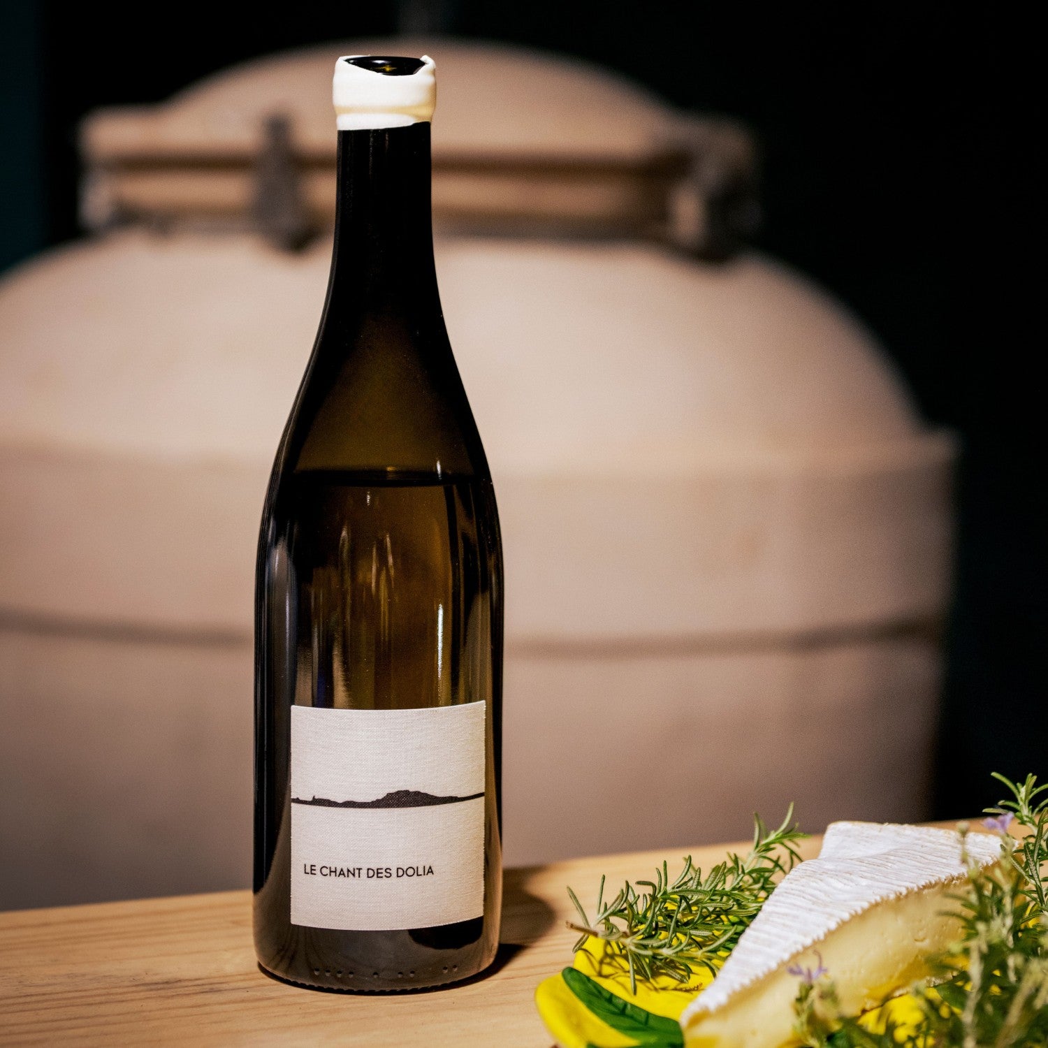Le Chant de Dolia Blanc, Languedoc 2021 Bio, serviert, Szene