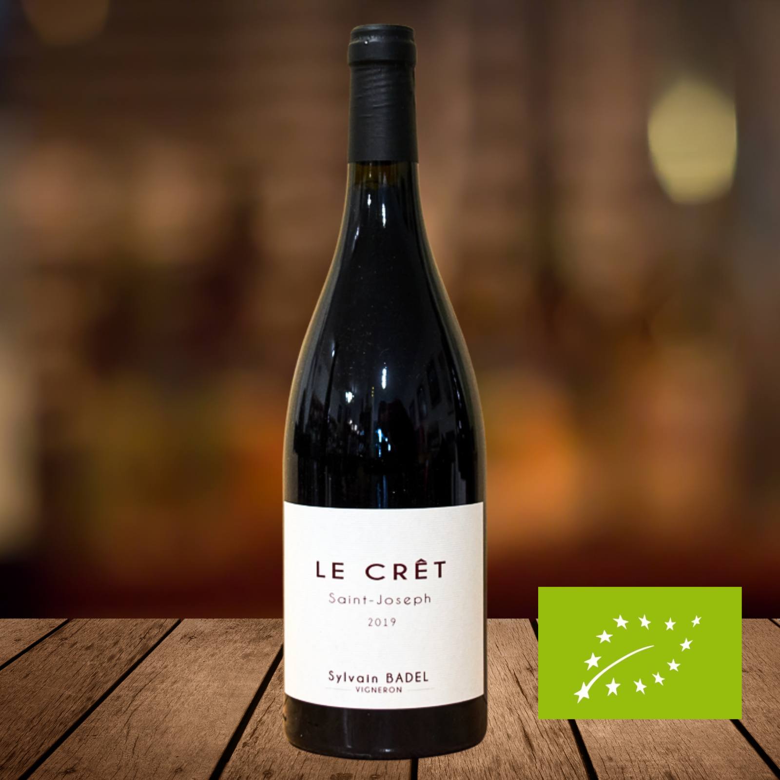 Le Crêt, Saint-Joseph Rouge 2021, serviert, Szene
