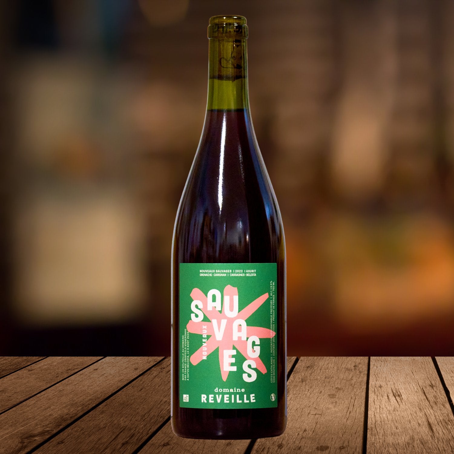 Nouveaux Sauvages, Côtes Catalanes Rouge 2022, serviert, Szene