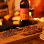 Pour Toi, Ariège Rouge 2022, serviert, Szene